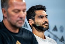 Hansi Flick und Ilkay G&uuml;ndogan (r) - David Inderlied/dpa
