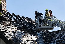 Brand in Mehrfamilienhaus in Pinneberg - Marcus Golejewski/dpa