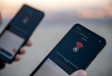 SMS Smartphones Satelliten - Zacharie Scheurer/dpa-tmn