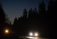 Lichtanlage checken lassen - Foto: Nicolas Armer/dpa/dpa-tmn