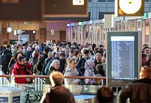 Weihnachtsferien - Reiseverkehr - Bodo Marks/dpa