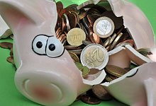 Dieb klaut Sparschweine von Kindern - Peter Kneffel/dpa