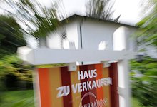 Immobilienbesichtigung - Foto: Tobias Hase/dpa-tmn