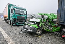 Mindestens drei Menschen sterben auf glatter Autobahn - Jason Tschepljakow/dpa
