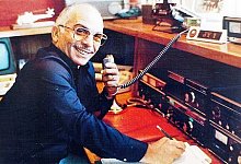 Funken war sein Hobby: Dieses Bild hat der 1999 gestorbene jordanische K&ouml;nig Hussein 1985 seinem Extertaler Gespr&auml;chspartner Ewald Rabe geschickt. Foto: Privat