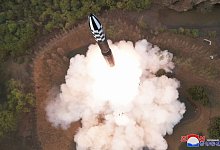 Atomwaffenf&auml;hige Rakete - KCNA/KNS/dpa