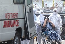 Corona-Patientin in Mumbai - Foto: Rafiq Maqbool/AP/dpa