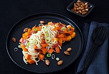 Spaghetti mit Kürbis und Bacon - Julia Uehren/loeffelgenuss.de/dpa-tmn