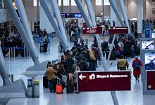 Flughafen Düsseldorf - Rolf Vennenbernd/dpa