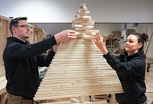 Stahnsdorfer Weihnachtsbäume aus Holz - Soeren Stache/dpa