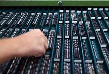 Den richtigen Aufsatz f&uuml;r den Bohrer finden - Foto: Ina Fassbender