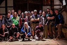 Johannes Schneider (zweiter von rechts) am Set mit seinem Team, ohne dass das Projekt nicht möglich gewesen wäre. - Harald Middendorf