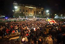 Nach der Parlamentswahl in Georgien - Proteste - Zurab Tsertsvadze/AP/dpa