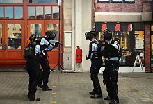 Polizei trainiert in der virtuellen Realit&auml;t - -/LAFP NRW/dpa