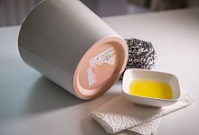 R&uuml;ckst&auml;nde eines Etiketts auf einem Blumentopf - Christin Klose/dpa-tmn