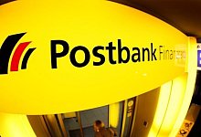 Ein Postbank-Kunde muss mehrere Monate auf die Rückgabe seines Sparbuchs warten - trotz Beschwerden. - Martin Gerten/dpa