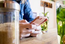 Chatten auf dem Smartphone - Foto: Christin Klose/dpa-tmn