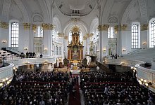 Trauerfeier für Moderator von Tiedemann - Marcus Brandt/dpa