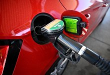 Tanken - Philip Dulian/dpa