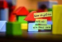 Nur die Zinsen allein machen keinen guten Bausparvertrag - Foto: Felix K&auml;stle/dpa/dpa-tmn