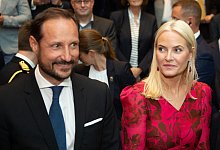 Haakon und Mette-Marit - Foto: Johannes Neudecker/dpa