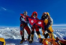 Acht Bergsteiger aus einer Familie auf dem Mount Everest - Foto: Grace Best/Nima Lhamu Sherpa/dpa