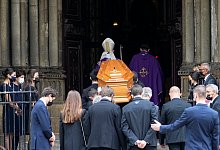 Trauerfeier f&uuml;r Schauspiellegende Jean-Paul Belmondo - Foto: Michel Euler/AP/dpa