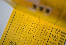 Impfpass - picture alliance / Sophia Kembowski/dpa