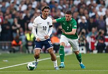 Jack Grealish (l) - Peter Morrison/AP/dpa