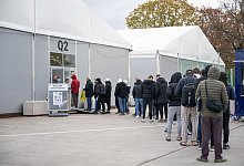 Geflüchtete im Ankunftszentrum Tegel - Christophe Gateau/dpa