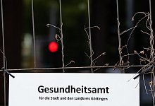 Nach Corona-Ausbruch - Foto: Swen Pf&ouml;rtner/dpa