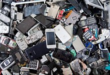 Elektroschrott in einem Container - Julian Stratenschulte/Deutsche Presse-Agentur GmbH/dpa