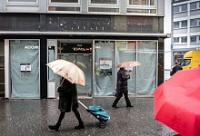 Die Corona-Pandemie hat monatelang für gähnende Leere in den Fußgängerzonen gesorgt. Einzelhändler sind besorgt, dass die Kunden sich ans Online-Shoppen gewöhnen. Dann wäre ein Ladensterben unausweichlich. - Frank Rumpenhorst/dpa