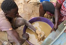 Kinderarbeit in Goldmine - picture alliance / dpa