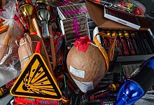 Gefährliche Böller - Foto: Patrick Pleul/dpa-Zentralbild/dpa-tmn