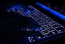 Computertastatur im Dunkeln - Foto: Franziska Gabbert/dpa-tmn