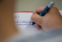 Rechtschreibung in der Grundschule - Foto: Sebastian Gollnow/dpa