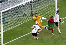 Robin Gosens (l) - Federico Gambarini/dpa