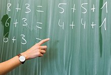 Insgesamt gibt es in Deutschland mehr als 800.000 Lehrkr&auml;fte. - Julian Stratenschulte/dpa