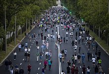 Drau&szlig;en sein - Foto: Manu Fernandez/AP/dpa