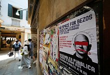 Proteste gegen Hochzeit von Amazon-Gründer Bezos - Luca Bruno/AP/dpa