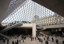 Louvre-Raub: Einbrecher scheiterten zunächst an Vitrine - Thibault Camus/AP/dpa