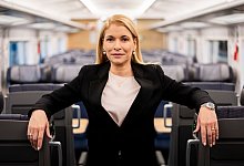 Bahnchefin Evelyn Palla äußert sich zur Pünktlichkeit der Züge. - Christoph Soeder/dpa Pool/dpa