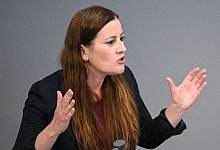 Janine Wissler (die Linke) spricht bei einer Bundestagssitzung. - Britta Pedersen/dpa