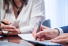 Beratungsgespr&auml;ch - Christin Klose/dpa-tmn