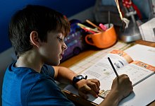 Kind lernt für die Schule - Kirsten Neumann/dpa-tmn