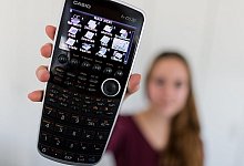 Grafikf&auml;higer Taschenrechner - FOTO: DPA