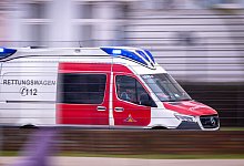 Rettungswagen - Jens B&uuml;ttner/dpa/Symbolbild