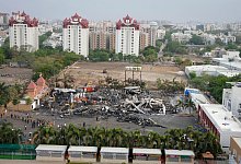 Gro&szlig;brand in Indien - Ajit Solanki/AP/dpa