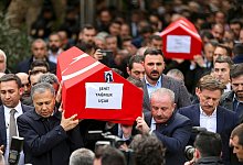 Beerdigung - Emrah Gurel/AP/dpa